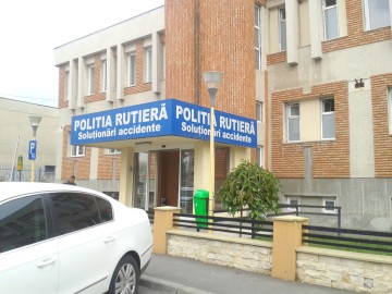 Prinşi la volan fără permis şi cu autorizaţia de circulaţie expirată